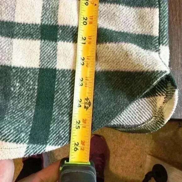 Thick Green/White Plaid Flannel Type Jacket. Size L. Unisex. Button Up. Pockets - Picture 7 of 7